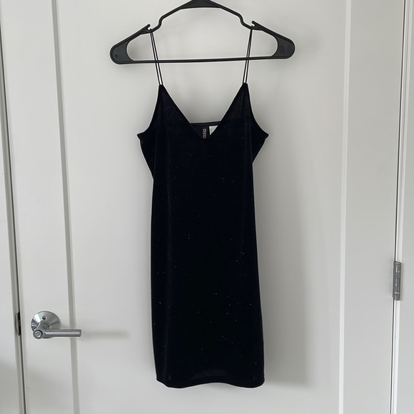 H&M Dresses & Skirts - H&M sparkly black dress